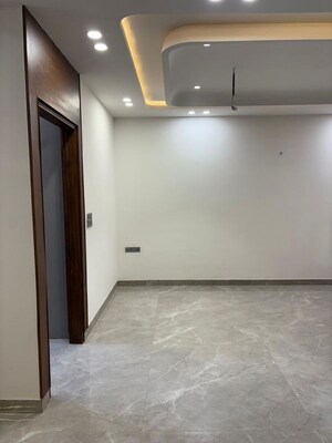 Room in 3.5 BHK Apartment at VVIP Mangal, Raj Nagar Extension – for Rent
