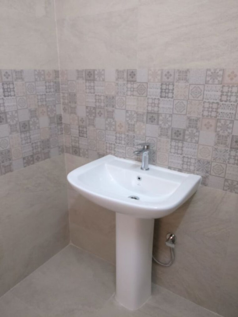 Bathroom, my-home-navadweepa 3 Bedroom 2000 Sq.Ft. Apartment In Madhapur Hyderabad 10728299
