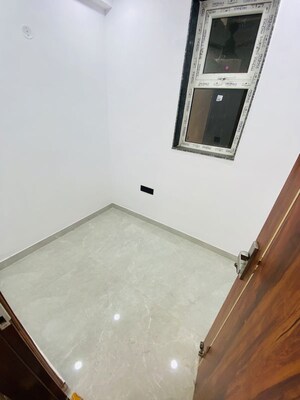 Room in 3.5 BHK Apartment at Dwarka – for Rent