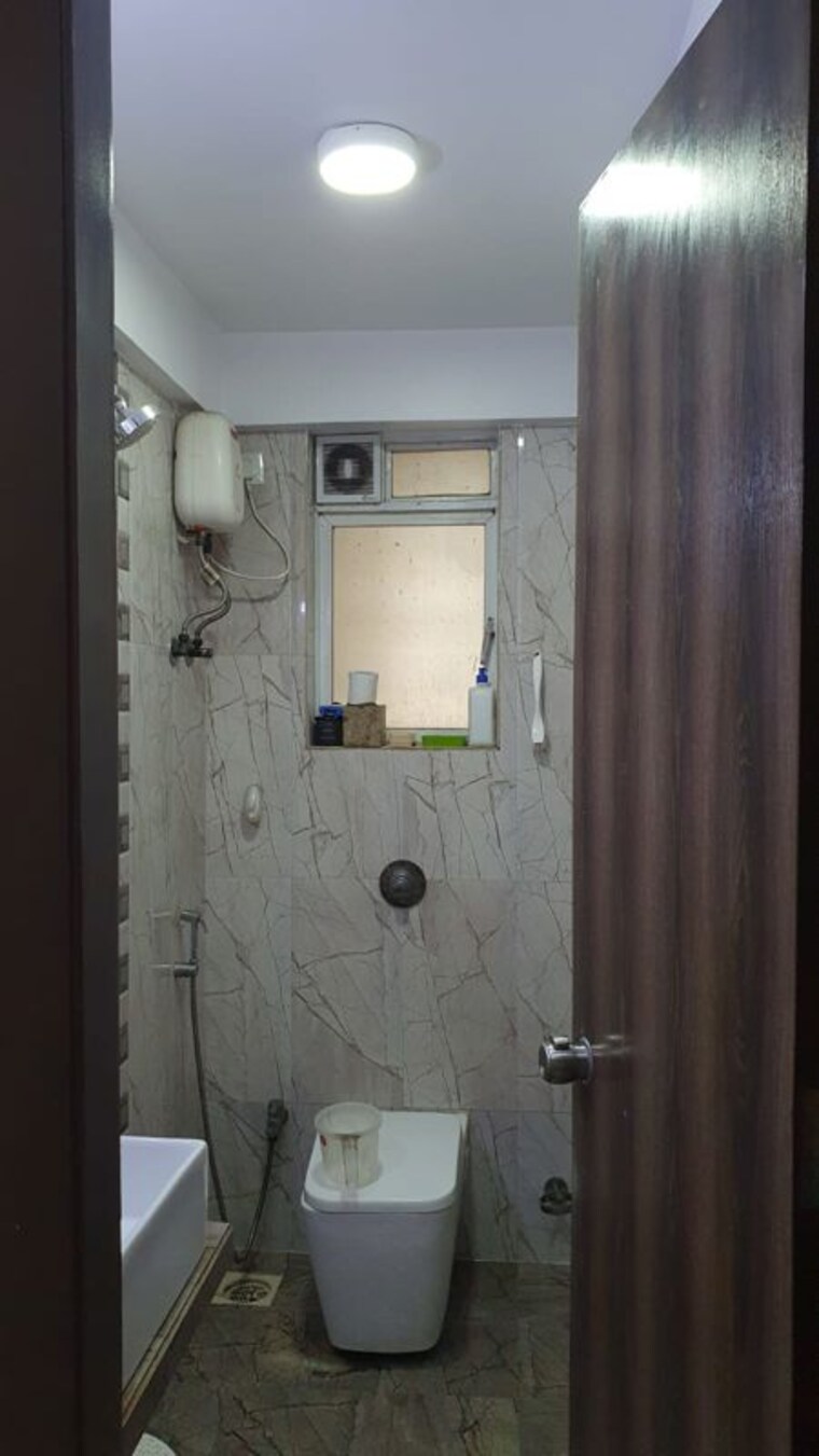 Bathroom, dlh-orchid 2 Bedroom 1200 Sq.Ft. Apartment In Andheri West Mumbai 10728316