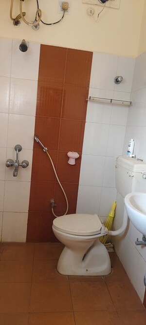 Bathroom in 1 BHK Builder Floor at Jeevan Bima Nagar – for Rent
