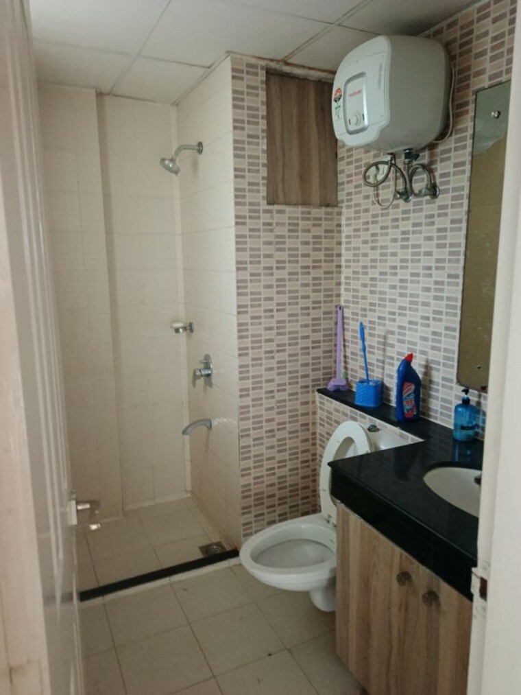 Bathroom, bptp-park-prime 3.5 Bedroom 2100 Sq.Ft. Apartment In Sector 66 Gurgaon 10728377