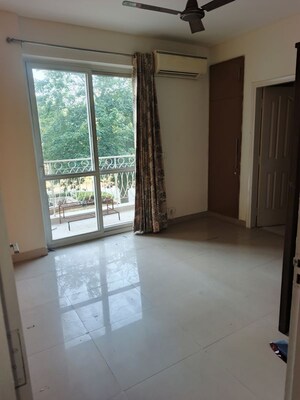 Room in 3.5 BHK Apartment at BPTP Park Prime, Sector 66 – for Sale