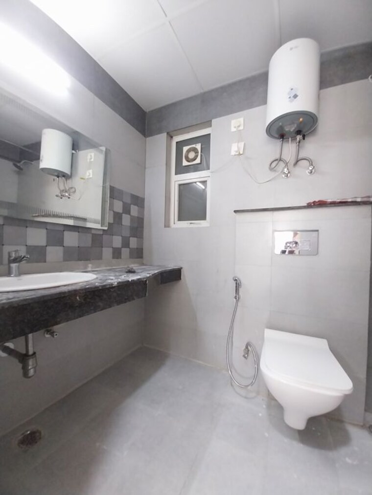 Bathroom, sector 22 2 Bedroom 1200 Sq.Ft. Builder Floor In Sector 22 Gurgaon 10728389