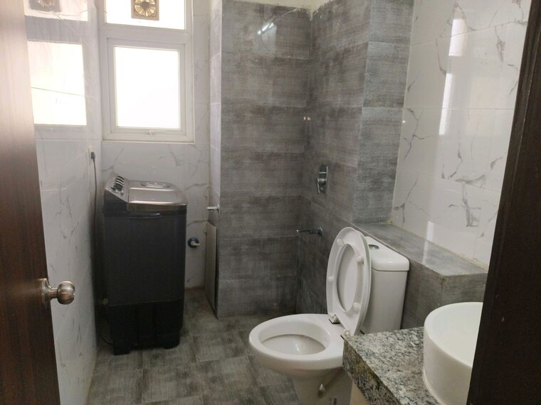 Bathroom, sector 23 2 Bedroom 1200 Sq.Ft. Builder Floor In Sector 23 Gurgaon 10728402