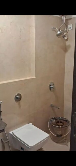Furnished Amenities in 2 BHK Apartment at Platinum Life, Andheri West – for Rent