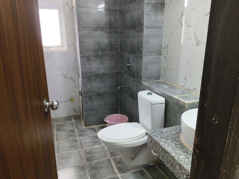 Bathroom, sector 23 2 Bedroom 1200 Sq.Ft. Builder Floor In Sector 23 Gurgaon 10728452