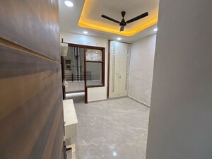 Building Lobby in 3 BHK Builder Floor at Sector 21 – for Rent