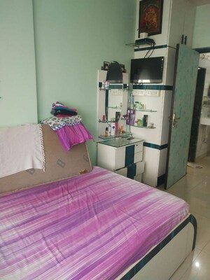 Bedroom in 2 BHK Apartment at Borivali West – for Rent