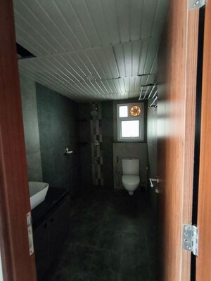 Room in 3.5 BHK Apartment at Prestige Tranquil, Kokapet – for Rent
