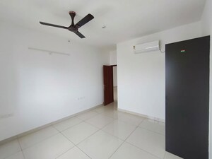 Room in 3.5 BHK Apartment at Prestige Tranquil, Kokapet – for Rent