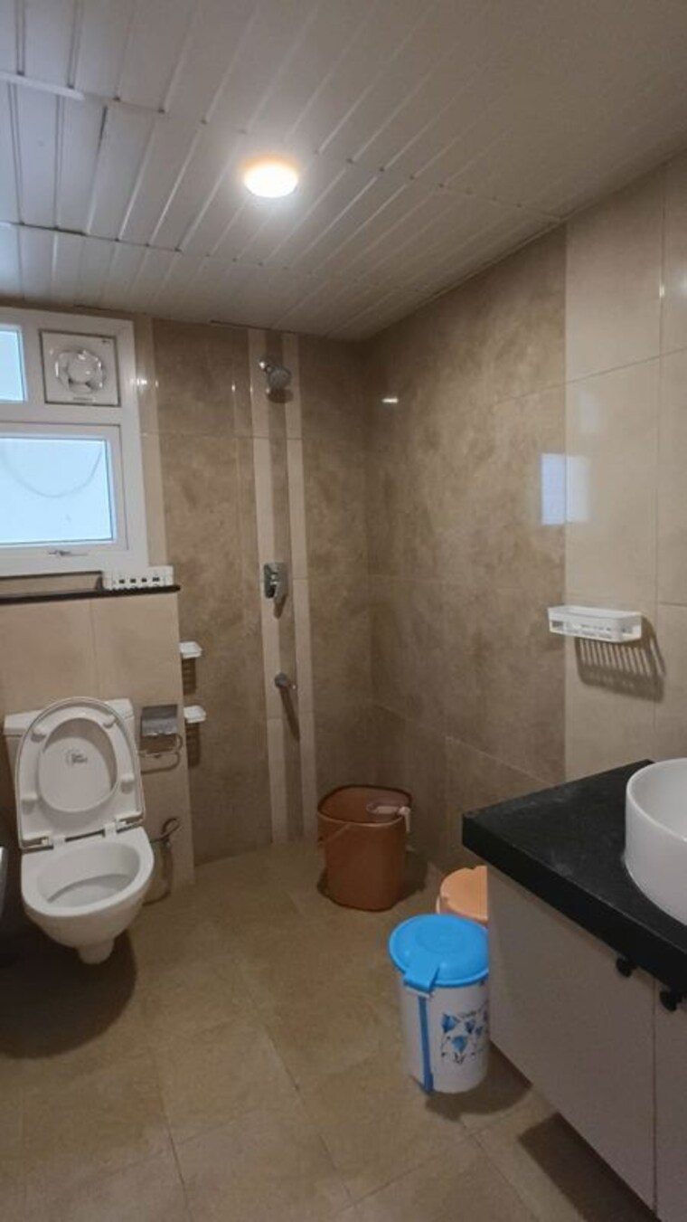 Bathroom, prestige-tranquil 3 Bedroom 1760 Sq.Ft. Apartment In Kokapet Hyderabad 10728486