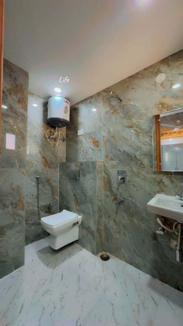 Bathroom, saket 2 Bedroom 900 Sq.Ft. Builder Floor In Saket Delhi 10728495