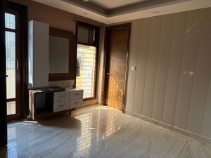 Living Room in 2.5 BHK Builder Floor at Amolik Residency, Sector 86 – for Sale