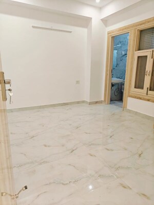 Room in 2 BHK Builder Floor at Saket – for Rent