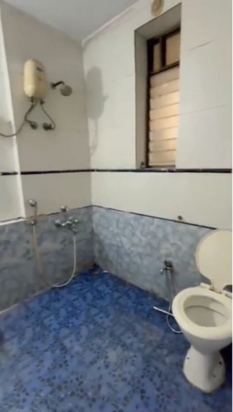 Bathroom, sindhi-society 2 Bedroom 650 Sq.Ft. Apartment In Chembur Mumbai 10728482