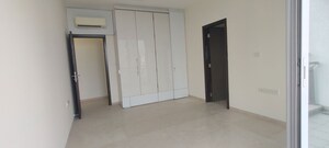 Room in 4 BHK Apartment at DB Woods, Goregaon East – for Rent