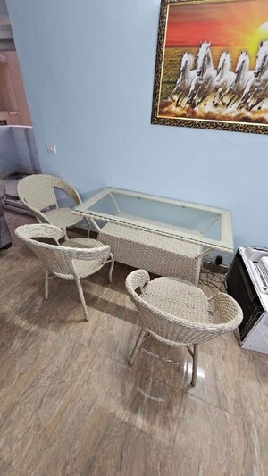 Team Area in 1 BHK Apartment at Amrapali Silicon City, Sector 76 – for Rent