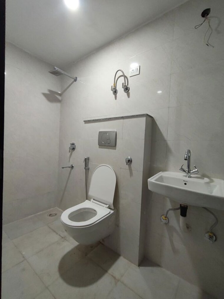 Bathroom, freedom fighters vihar 2 Bedroom 950 Sq.Ft. Builder Floor In Freedom Fighters Vihar Delhi 10728587
