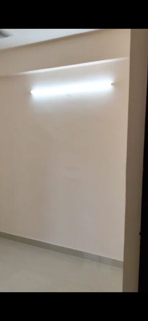 Room in 2.5 BHK Apartment at Amrapali O2 Valley, Tech Zone 4 Greater Noida – for Rent