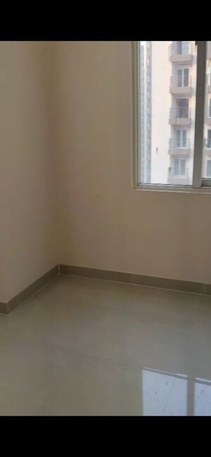 Room in 2.5 BHK Apartment at Amrapali O2 Valley, Tech Zone 4 Greater Noida – for Rent
