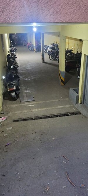 Parking in 6+ BHK Builder Floor at Kaval Byrasandra – for Sale