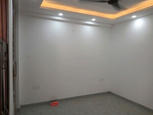 Room in 3 BHK Builder Floor at Sector 21 – for Rent