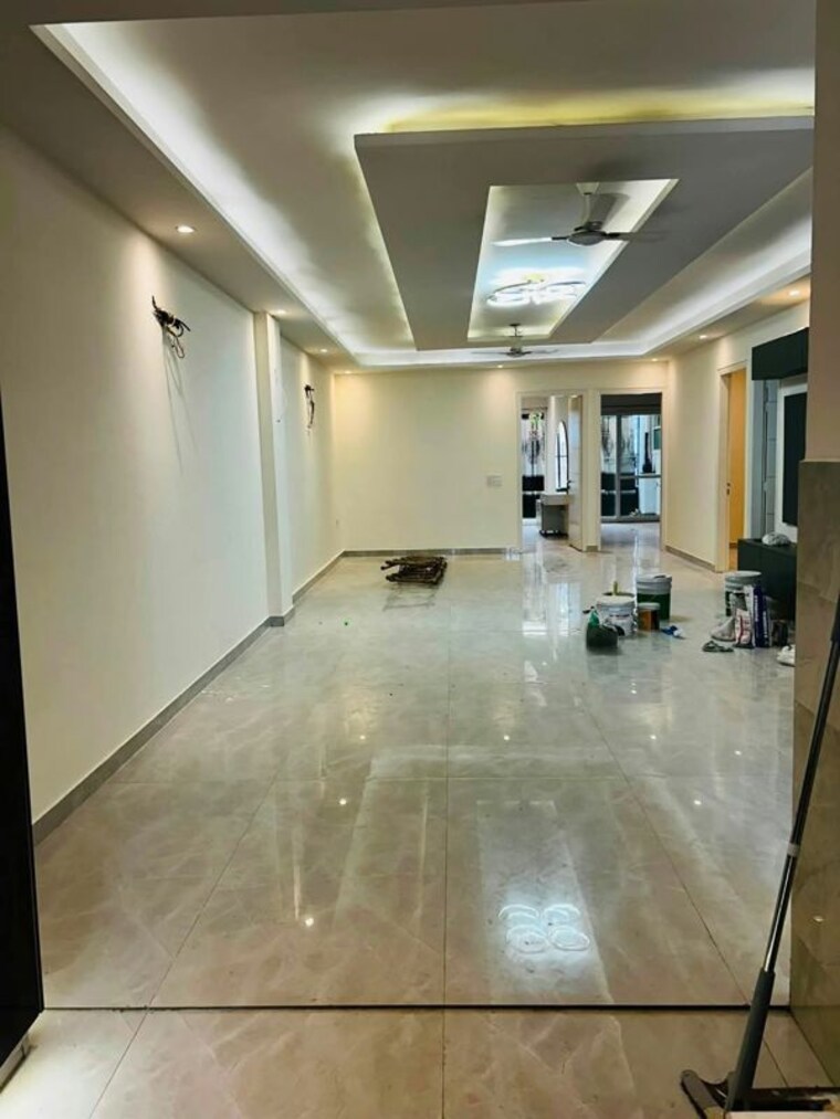 Room, green fields colony 4 Bedroom 300 Sq.Yd. Builder Floor In Green Fields Colony Faridabad 10728618