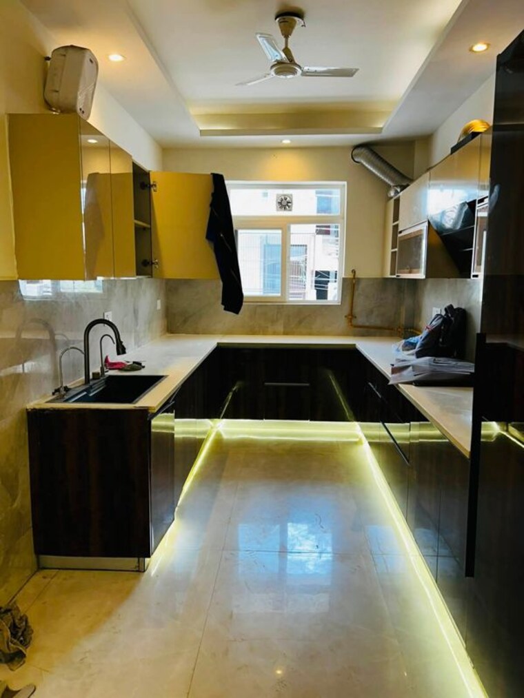 Kitchen, green fields colony 4 Bedroom 300 Sq.Yd. Builder Floor In Green Fields Colony Faridabad 10728618
