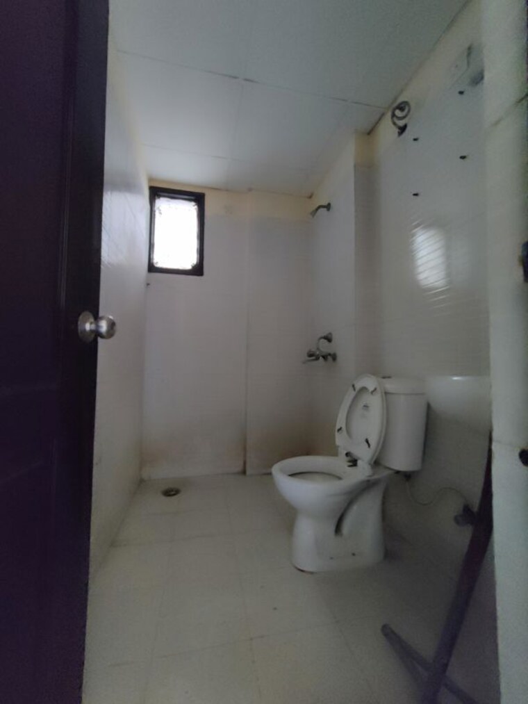 Bathroom, sector 21 3 Bedroom 1550 Sq.Ft. Builder Floor In Sector 21 Gurgaon 10728630