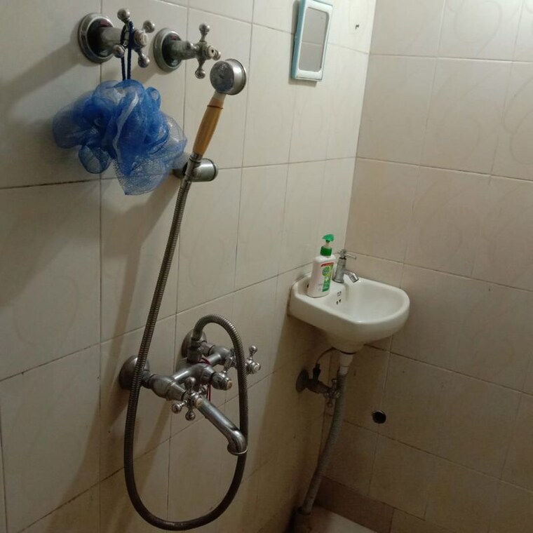 Bathroom, green-fields-apartment 1 Bedroom 532 Sq.Ft. Apartment In Andheri East Mumbai 10728636