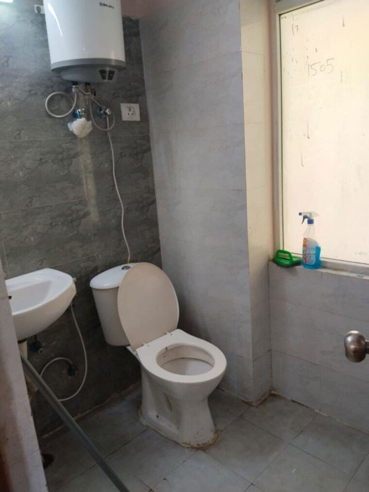 Bathroom, amrapali-o2-valley 3 Bedroom 1045 Sq.Ft. Apartment In Tech Zone 4 Greater Noida Greater Noida 10728629