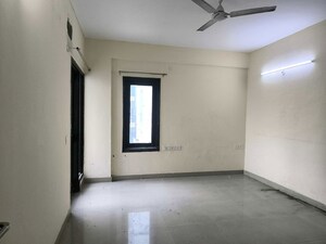 Room in 3 BHK Builder Floor at Sector 21 – for Rent