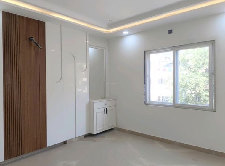 Room, rohini sector 24 4 Bedroom 1400 Sq.Ft. Builder Floor In Rohini Sector 24 Delhi 10728658