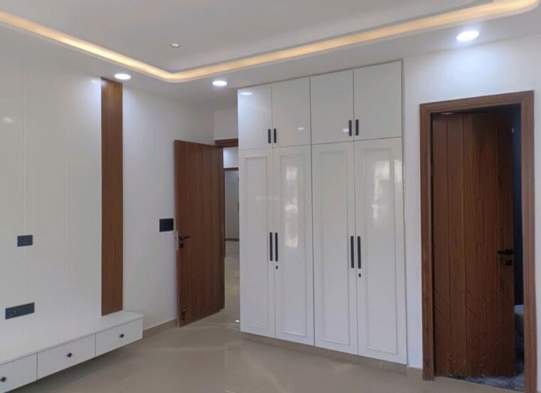 Room, rohini sector 24 4 Bedroom 1400 Sq.Ft. Builder Floor In Rohini Sector 24 Delhi 10728658