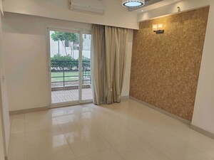 Room in 3 BHK Builder Floor at Sector 21 – for Rent