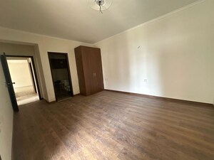 Room in 3 BHK Builder Floor at Sector 21 – for Rent