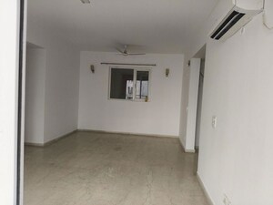 Room in 3 BHK Builder Floor at Sector 21 – for Rent