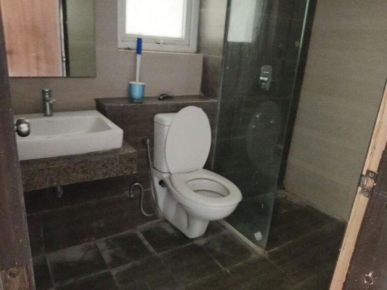 Bathroom, sector 21 3 Bedroom 1550 Sq.Ft. Builder Floor In Sector 21 Gurgaon 10728672