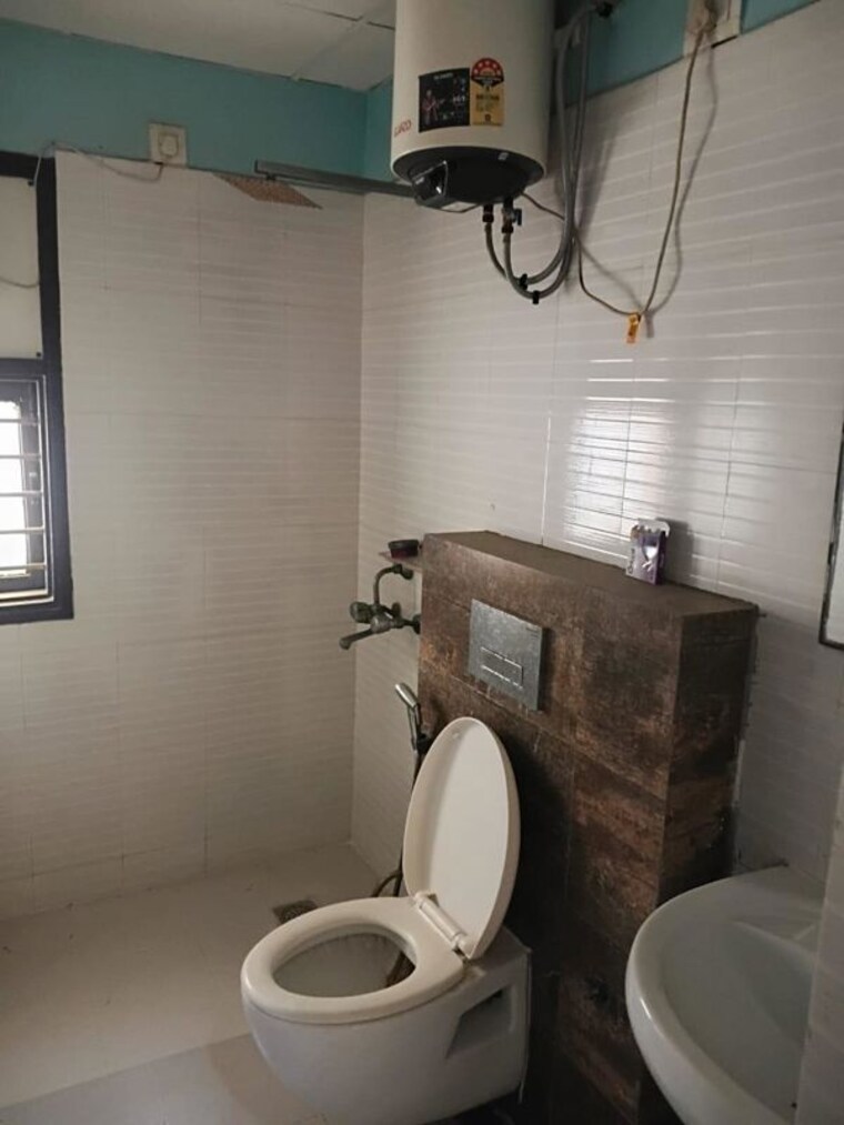 Bathroom, sector 23 3 Bedroom 1550 Sq.Ft. Builder Floor In Sector 23 Gurgaon 10728688