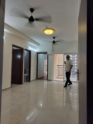 Room in 3.5 BHK Apartment at Galaxy North Avenue ll, Gaur City 2 – for Rent