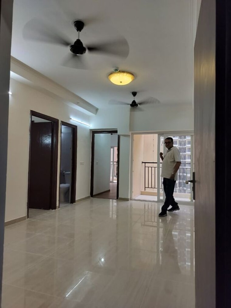 Room, galaxy-north-avenue-ll 3.5 Bedroom 1500 Sq.Ft. Apartment In Gaur City 2 Greater Noida 10728679