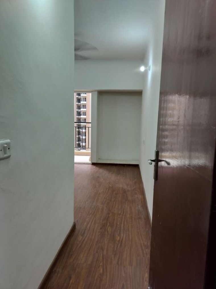 Room, galaxy-north-avenue-ll 3.5 Bedroom 1500 Sq.Ft. Apartment In Gaur City 2 Greater Noida 10728679