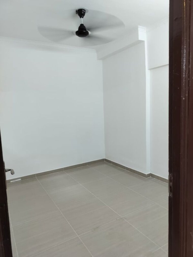 Room, galaxy-north-avenue-ll 3.5 Bedroom 1500 Sq.Ft. Apartment In Gaur City 2 Greater Noida 10728679