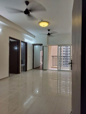 Room in 3.5 BHK Apartment at Galaxy North Avenue ll, Gaur City 2 – for Rent