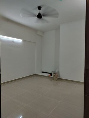 Room in 3.5 BHK Apartment at Galaxy North Avenue ll, Gaur City 2 – for Rent