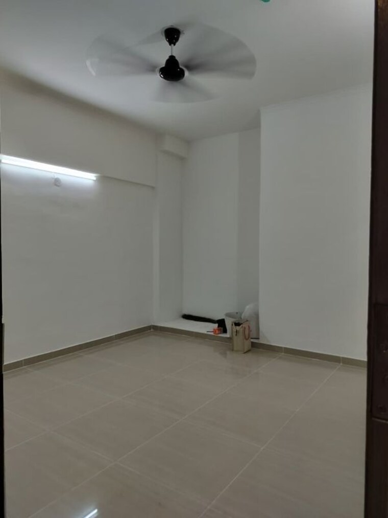 Room, galaxy-north-avenue-ll 3.5 Bedroom 1500 Sq.Ft. Apartment In Gaur City 2 Greater Noida 10728679