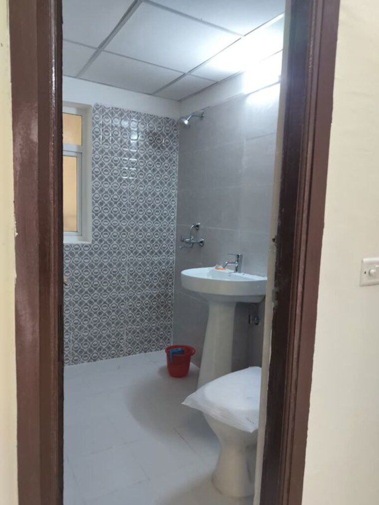 Bathroom, galaxy-north-avenue-ll 3.5 Bedroom 1500 Sq.Ft. Apartment In Gaur City 2 Greater Noida 10728679