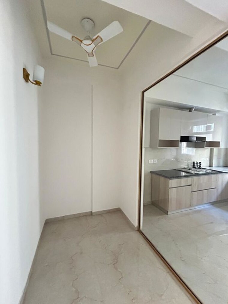 Room, smart-world-orchard 2.5 Bedroom 1250 Sq.Ft. Apartment In Sector 61 Gurgaon 10728693