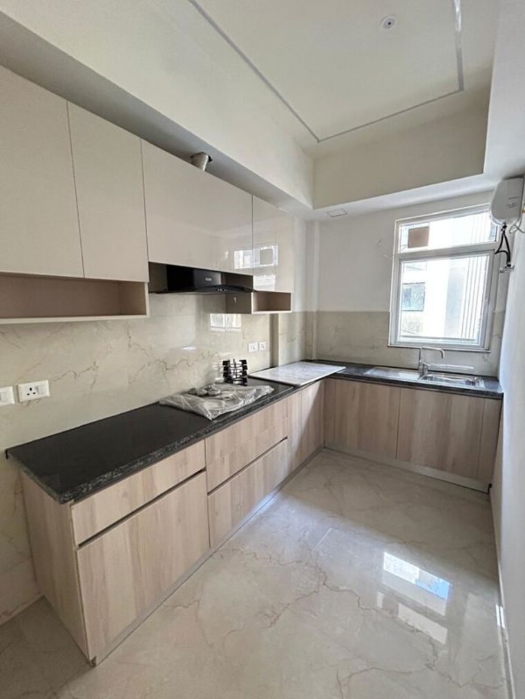 Kitchen, smart-world-orchard 2.5 Bedroom 1250 Sq.Ft. Apartment In Sector 61 Gurgaon 10728693